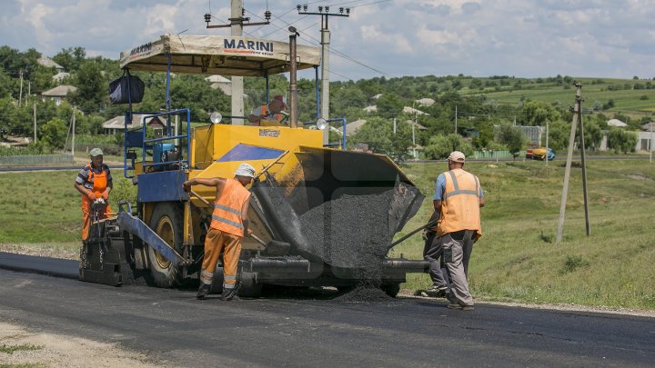 Programul Drumuri bune pentru Moldova. La Făleşti vor fi asfaltate drumurile din 33 de sate (FOTOREPORT)