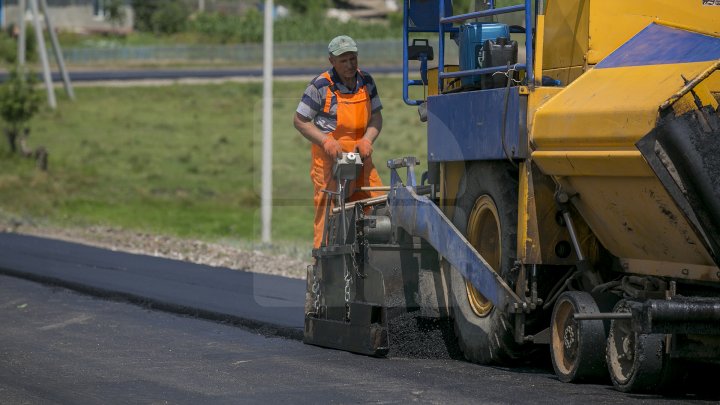 Programul Drumuri bune pentru Moldova. La Făleşti vor fi asfaltate drumurile din 33 de sate (FOTOREPORT)