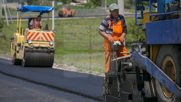 Programul Drumuri bune pentru Moldova. La Făleşti vor fi asfaltate drumurile din 33 de sate (FOTOREPORT)