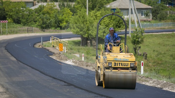 Programul Drumuri bune pentru Moldova. La Făleşti vor fi asfaltate drumurile din 33 de sate (FOTOREPORT)