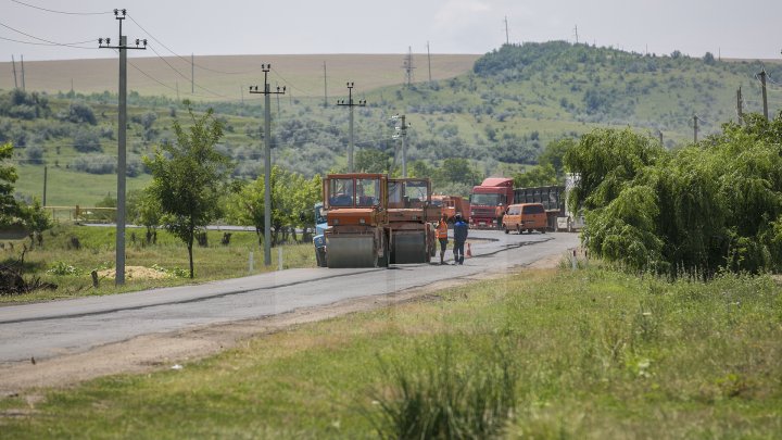 Programul Drumuri bune pentru Moldova. La Făleşti vor fi asfaltate drumurile din 33 de sate (FOTOREPORT)