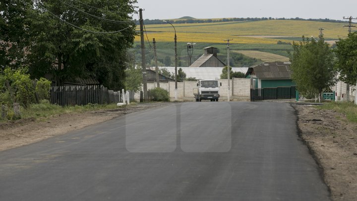 Programul Drumuri bune pentru Moldova. La Făleşti vor fi asfaltate drumurile din 33 de sate (FOTOREPORT)