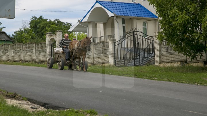 Până la sfârșitul lunii septembrie, oamenii din raionul Râșcani vor avea drumurile bune (FOTOREPORT)