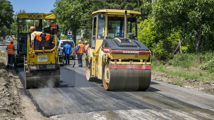 Până la sfârșitul lunii septembrie, oamenii din raionul Râșcani vor avea drumurile bune (FOTOREPORT)