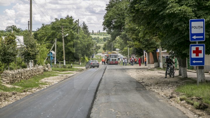 Până la sfârșitul lunii septembrie, oamenii din raionul Râșcani vor avea drumurile bune (FOTOREPORT)