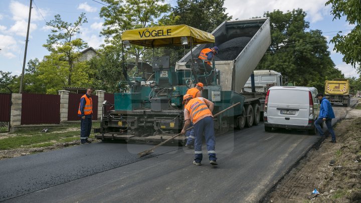 Până la sfârșitul lunii septembrie, oamenii din raionul Râșcani vor avea drumurile bune (FOTOREPORT)