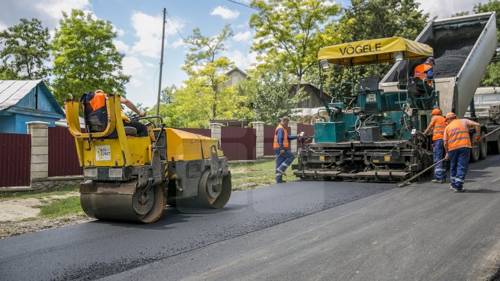 Până la sfârșitul lunii septembrie, oamenii din raionul Râșcani vor avea drumurile bune (FOTOREPORT)