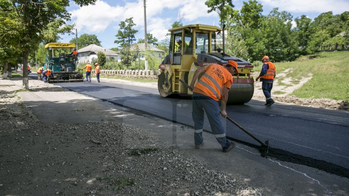 Până la sfârșitul lunii septembrie, oamenii din raionul Râșcani vor avea drumurile bune (FOTOREPORT)