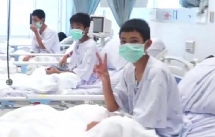 PRIMELE POZE cu băieţii din Thailanda, după ce au fost salvați. Cum arată copii în spital (FOTO/VIDEO)