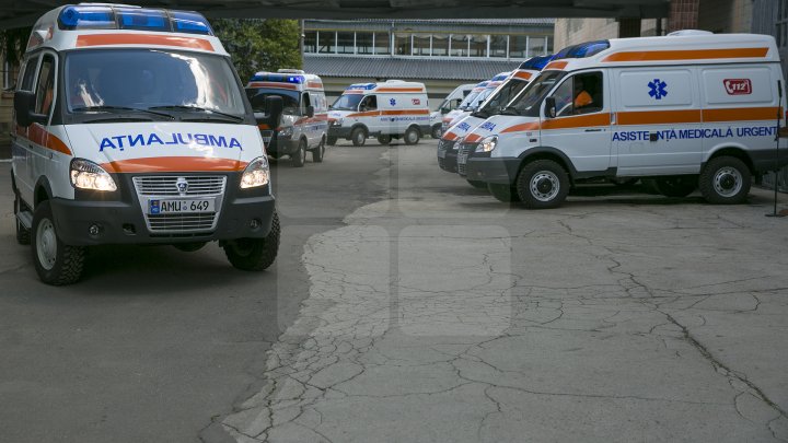 Cum arată cele 23 de ambulanţe care astăzi au plecat în centrele de sănătate din ţară (FOTOREPORT)