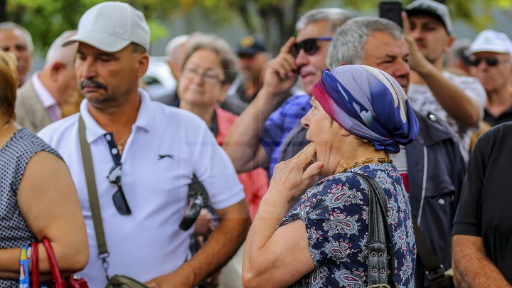 Cine sunt oamenii Maiei Sandu și ai lui Andrei Năstase care AU AGRESAT echipa Publika astăzi. ÎI RECUNOȘTI pe stradă (VIDEO)