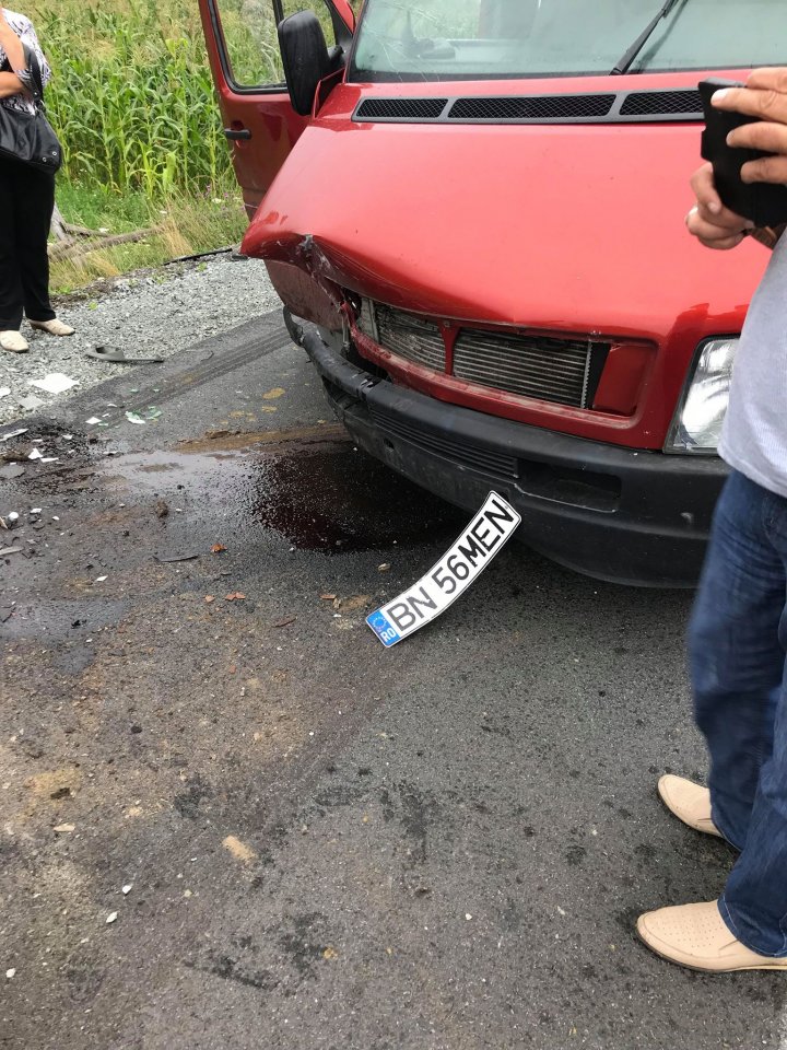 Accident cu cinci răniţi în Bistriţa Năsăud după ce un şofer a adormit la volan şi a lovit o autoutilitară