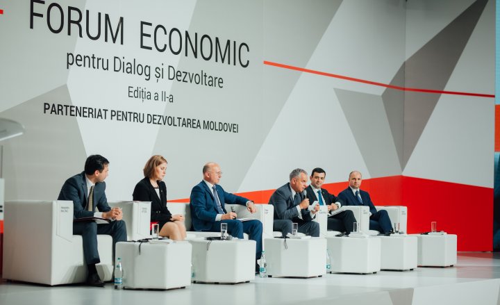 Peste 800 de oameni de afaceri prezenţi la Forumul Economic pentru Dialog și Dezvoltare, organizat de AOAM