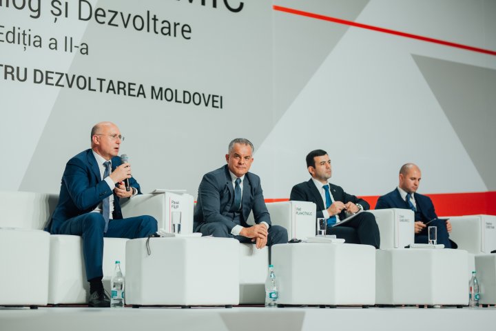 Peste 800 de oameni de afaceri prezenţi la Forumul Economic pentru Dialog și Dezvoltare, organizat de AOAM