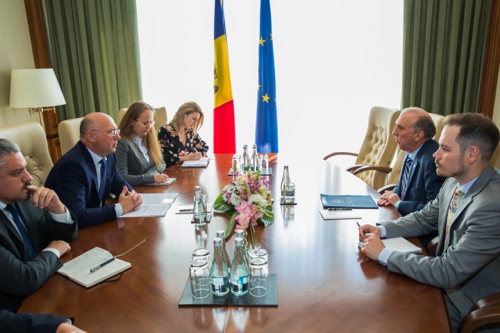 Prioritățile dialogului dintre Moldova şi America, discutate de premierul Pavel Filip și ambasadorul SUA, James Pettit (FOTO)