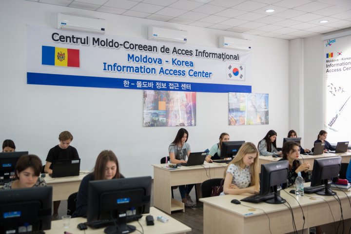 Pavel Filip a discutat cu tinerii din cadrul Școlii de vară IT