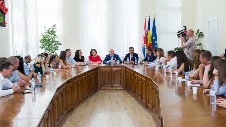 Pavel Filip către tinerii din Criuleni: Îmbunătățirea calității educației este o prioritate a Guvernului (FOTO)