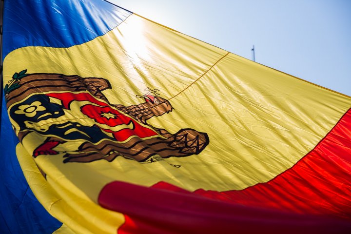 Zi de doliu naţional în memoria victimelor deportărilor. Drapelele de stat au fost coborâte în bernă (GALERIE FOTO)