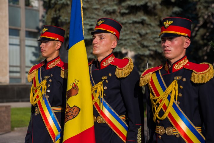 Zi de doliu naţional în memoria victimelor deportărilor. Drapelele de stat au fost coborâte în bernă (GALERIE FOTO)