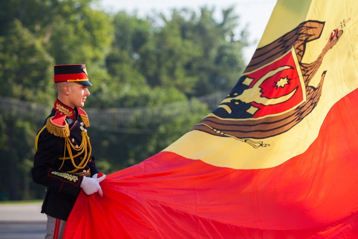 Zi de doliu naţional în memoria victimelor deportărilor. Drapelele de stat au fost coborâte în bernă (GALERIE FOTO)