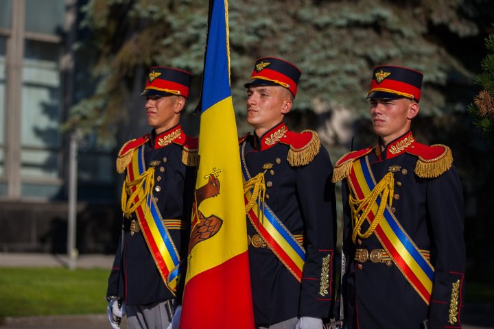 Zi de doliu naţional în memoria victimelor deportărilor. Drapelele de stat au fost coborâte în bernă (GALERIE FOTO)