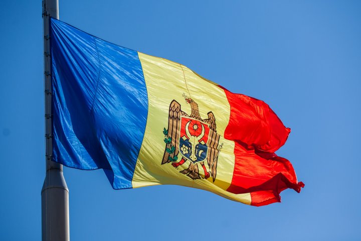 Zi de doliu naţional în memoria victimelor deportărilor. Drapelele de stat au fost coborâte în bernă (GALERIE FOTO)