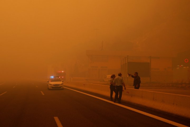 STARE DE URGENŢĂ în Grecia din cauza incendiilor de vegetaţie. Autorităţile au cerut ajutor din partea UE (IMAGINI APOCALIPTICE)