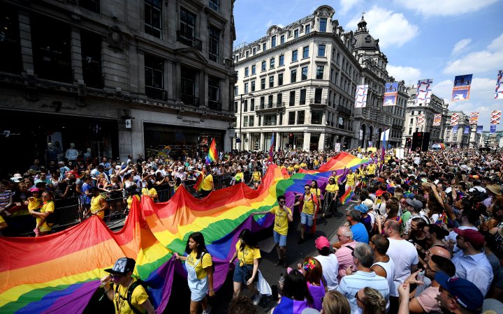 Sărbătoare pe străzile Capitalei britanice. Peste un milion de oameni au participat la Parada Gay de la Londra (FOTO/VIDEO)