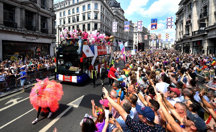 Sărbătoare pe străzile Capitalei britanice. Peste un milion de oameni au participat la Parada Gay de la Londra (FOTO/VIDEO)