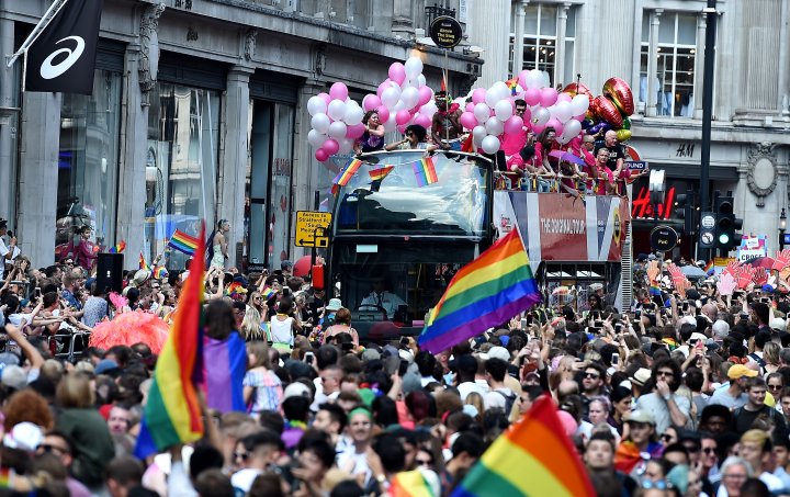 Sărbătoare pe străzile Capitalei britanice. Peste un milion de oameni au participat la Parada Gay de la Londra (FOTO/VIDEO)