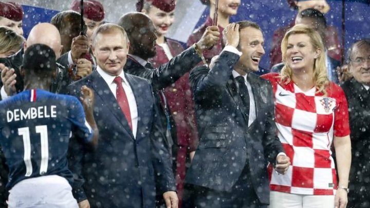 Cupa Mondială 2018: Les Bleus au sărbătorit la vestiare cu preşedintele Macron