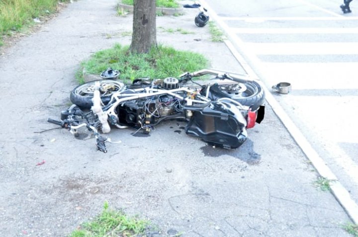 Un moldovean se zbate între viaţă şi moarte, în urma unui accident de motocicletă în Italia (FOTO)