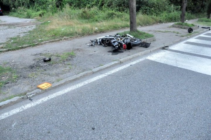 Un moldovean se zbate între viaţă şi moarte, în urma unui accident de motocicletă în Italia (FOTO)