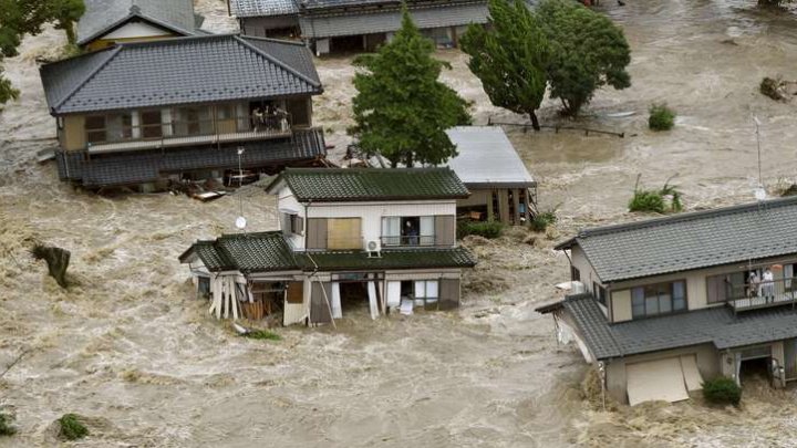 Intemperii în Japonia: Autorităţile caută 127 de persoane după ploile torenţiale