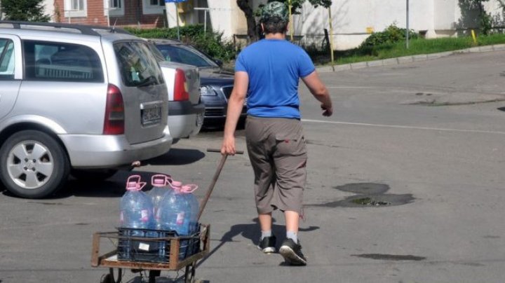 REVOLTĂ în oraşul Bacău din România. Peste 180 mii de oameni nu au apă la robinete, de mai bine de cinci zile (GALERIE FOTO)