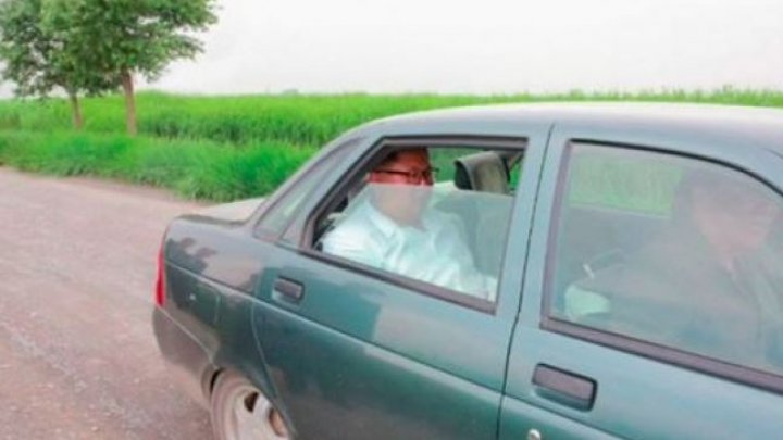 APARIŢIE RARĂ! Cu ce maşină a fost surprins deplasându-se prin ţara sa dictatorul nord-coreean Kim Jong-un (FOTO)