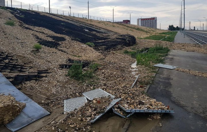 Dezastru la încheierea Campionatului Mondial de Fotbal 2018. Un stadion nou construit a luat-o la vale după o ploaie puternică