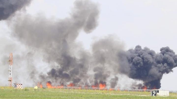 Un MiG-21 Lancer s-a prăbuşit în timpul unui show aviatic la Baza Aeriană Borcea. Pilotul nu a putut fi salvat (GALERIE FOTO)