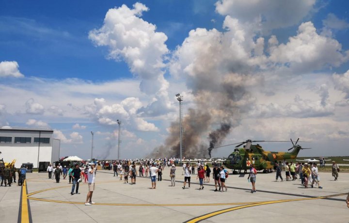 Un MiG-21 Lancer s-a prăbuşit în timpul unui show aviatic la Baza Aeriană Borcea. Pilotul nu a putut fi salvat (GALERIE FOTO)