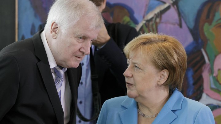 Germania, la un pas de o nouă criză politică. Liderul aliaţilor Angelei Merkel, ameninţă că demisionează