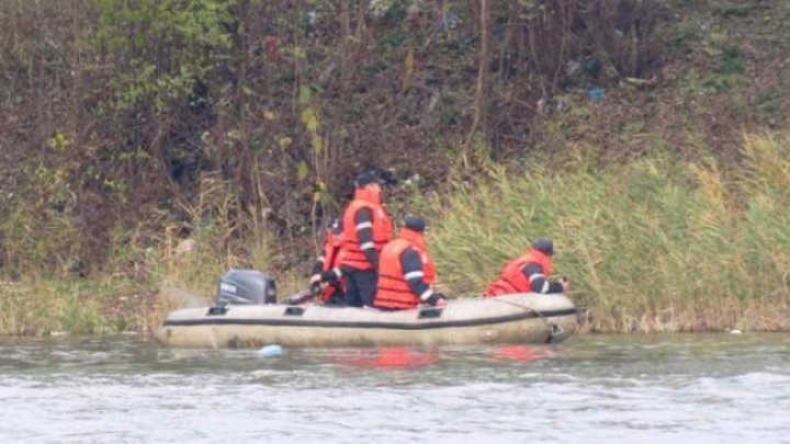 O femeie s-a înecat după ce a fost luată de apele unui pârâu. Cum s-a întâmplat tragedia