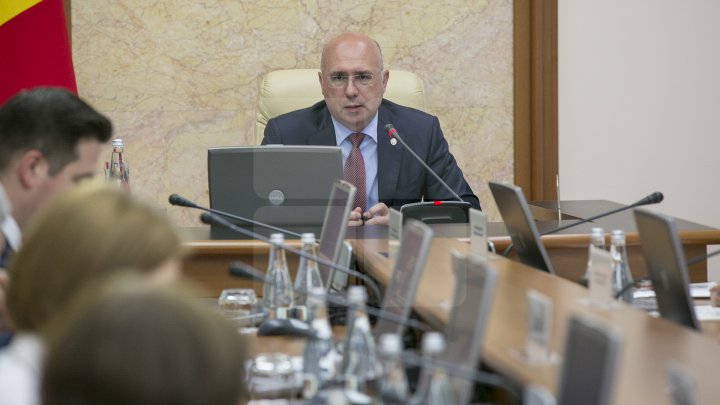 Pavel Filip, despre starea drumului din Anenii Noi: Să luăm toate măsurile. Oamenii trebuie să cunoască în ce termen încep lucrările de reparație