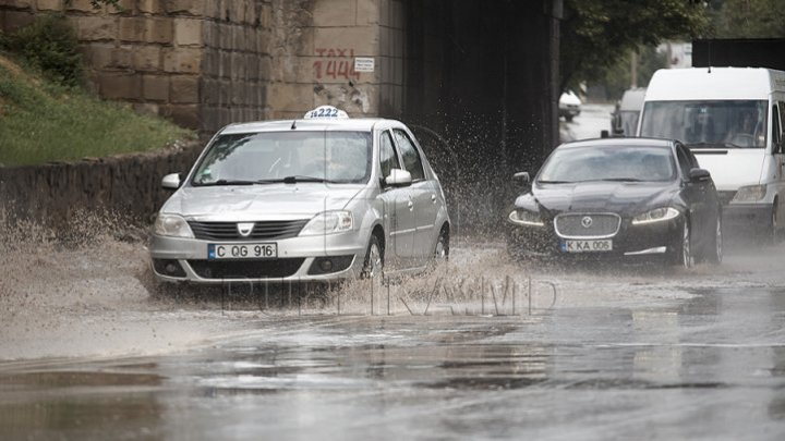 InfoTrafic: Flux majorat de transport în Capitală. Pe ce străzi se circulă cu dificultate 