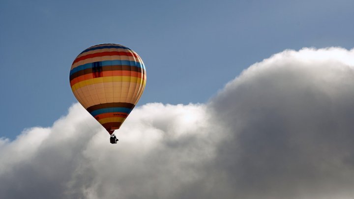 Se afla într-un balon cu aer când a observat ceva incredibil. Poliţia a fost anunţată imediat