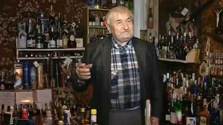 Un bărbat din Sadova și-a transformat casa mare într-un adevărat muzeu vinicol