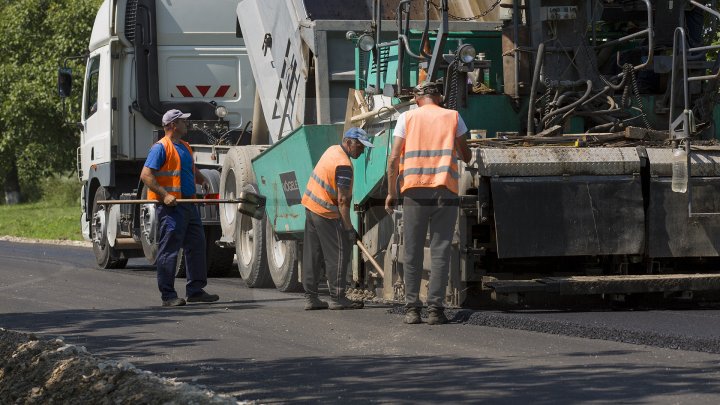 DRUMURI MAI BUNE ÎN SATE! 313 kilometri de drum din cei 1200 planificaţi au fost REPARAŢI (FOTOREPORT)