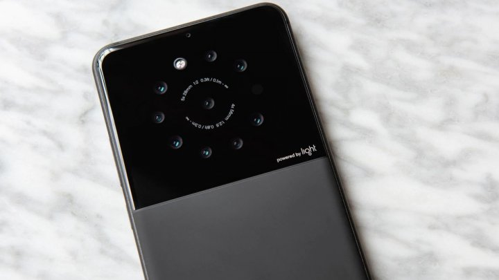 Compania Light va lansa un smartphone cu 9 camere şi 64 de megapixeli