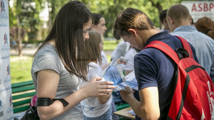 Admiterea la universităţile din România. Câte locuri au pus la dispoziţia studenţilor moldoveni instituţiile de peste Prut (FOTOREPORT)