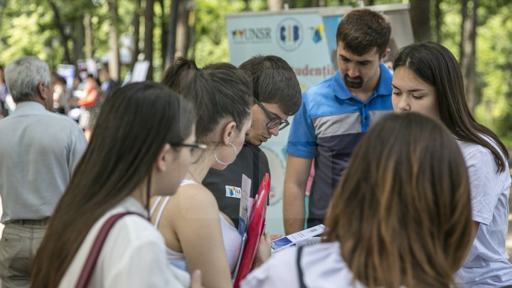 Admiterea la universităţile din România. Câte locuri au pus la dispoziţia studenţilor moldoveni instituţiile de peste Prut (FOTOREPORT)