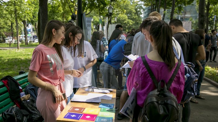 Admiterea la universităţile din România. Câte locuri au pus la dispoziţia studenţilor moldoveni instituţiile de peste Prut (FOTOREPORT)